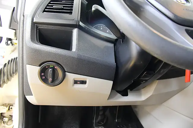 Volkswagen Transporter view 14