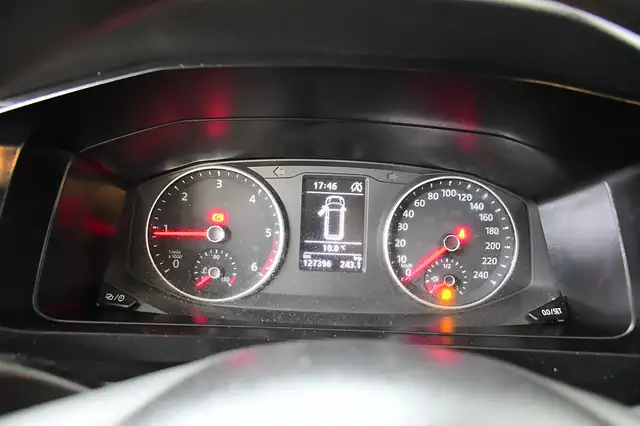 Volkswagen Transporter view 13