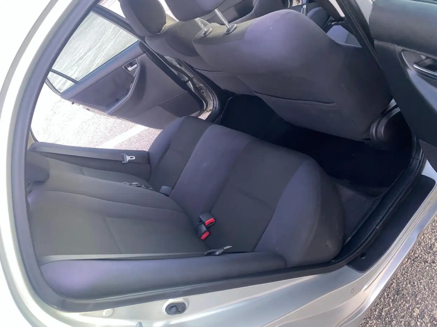 Toyota Corolla Corolla Sedán 2.0D-4D Sol Sol Plateado - 2