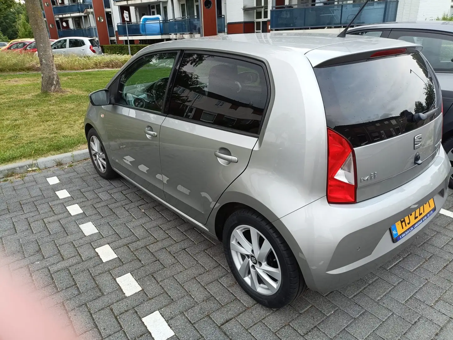 SEAT Mii Mii 1.0 Sport Connect Stříbrná - 2
