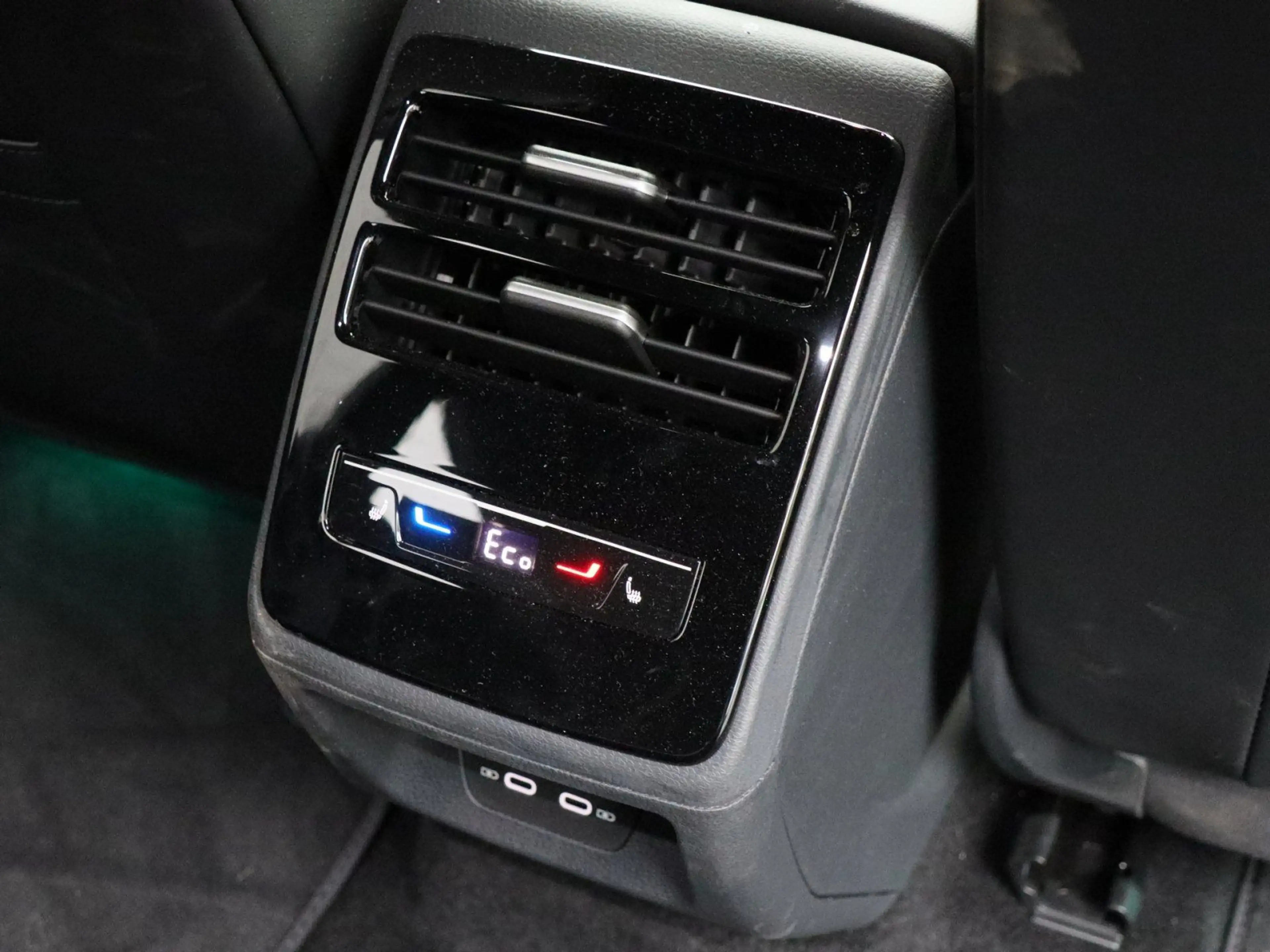 Volkswagen ID.7 Pro 210 kW (286 PS) 77 kWh 1-Gang-Au — photo 14
