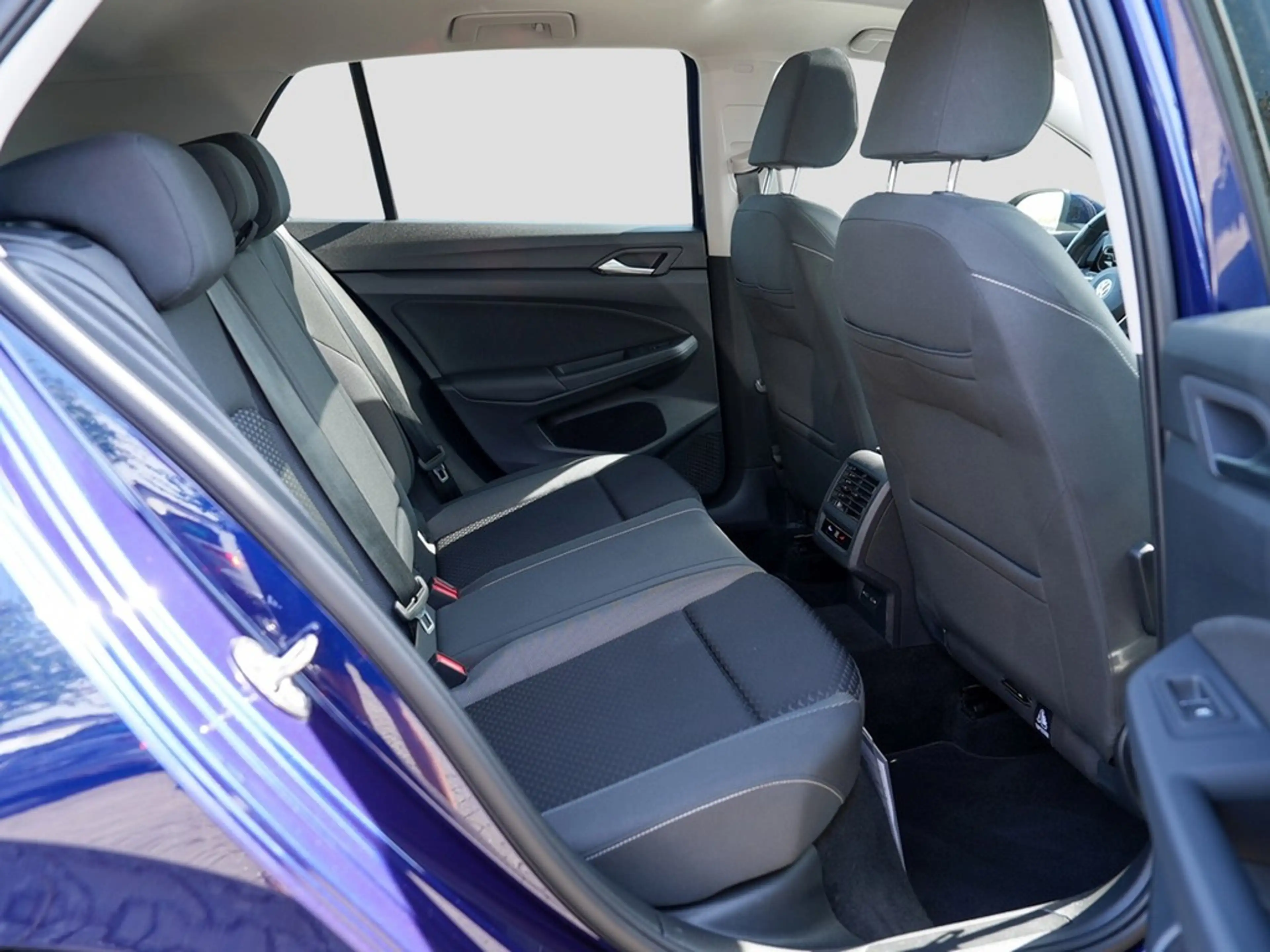 Volkswagen Golf 1.5 TSI Active *LED-Plus*Navi*Panorama*IQ-Drive... — photo 10