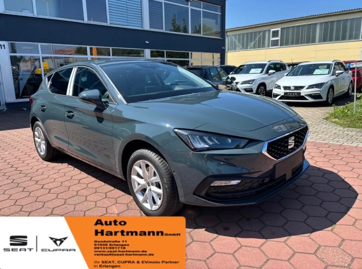 SEAT Leon 1.5 eTSI 110 kW Style, Navi, SHZ, Kamera Blau - 1