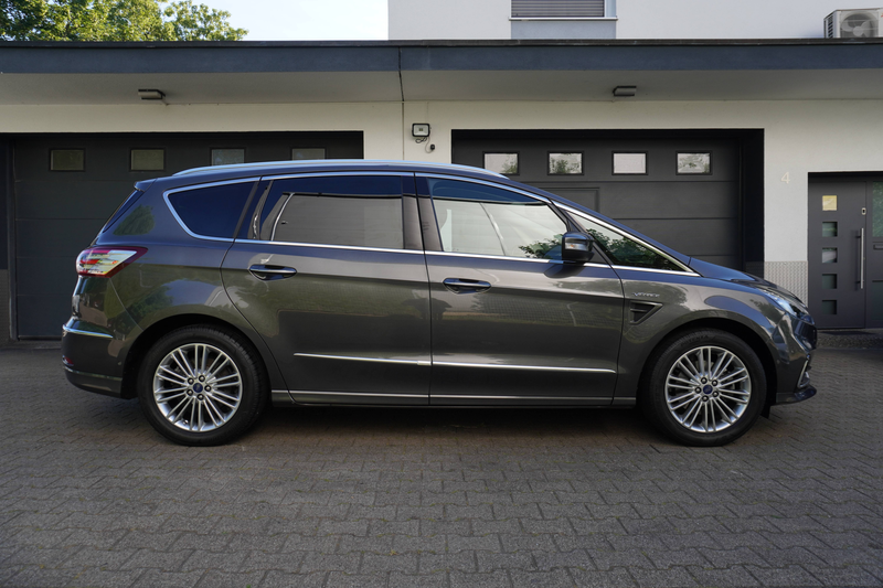 Ford S-Max 2.5 Hybrid Vignale LEDER+LED+7SITZE+TEMPOMAT+KAMERA — photo 2