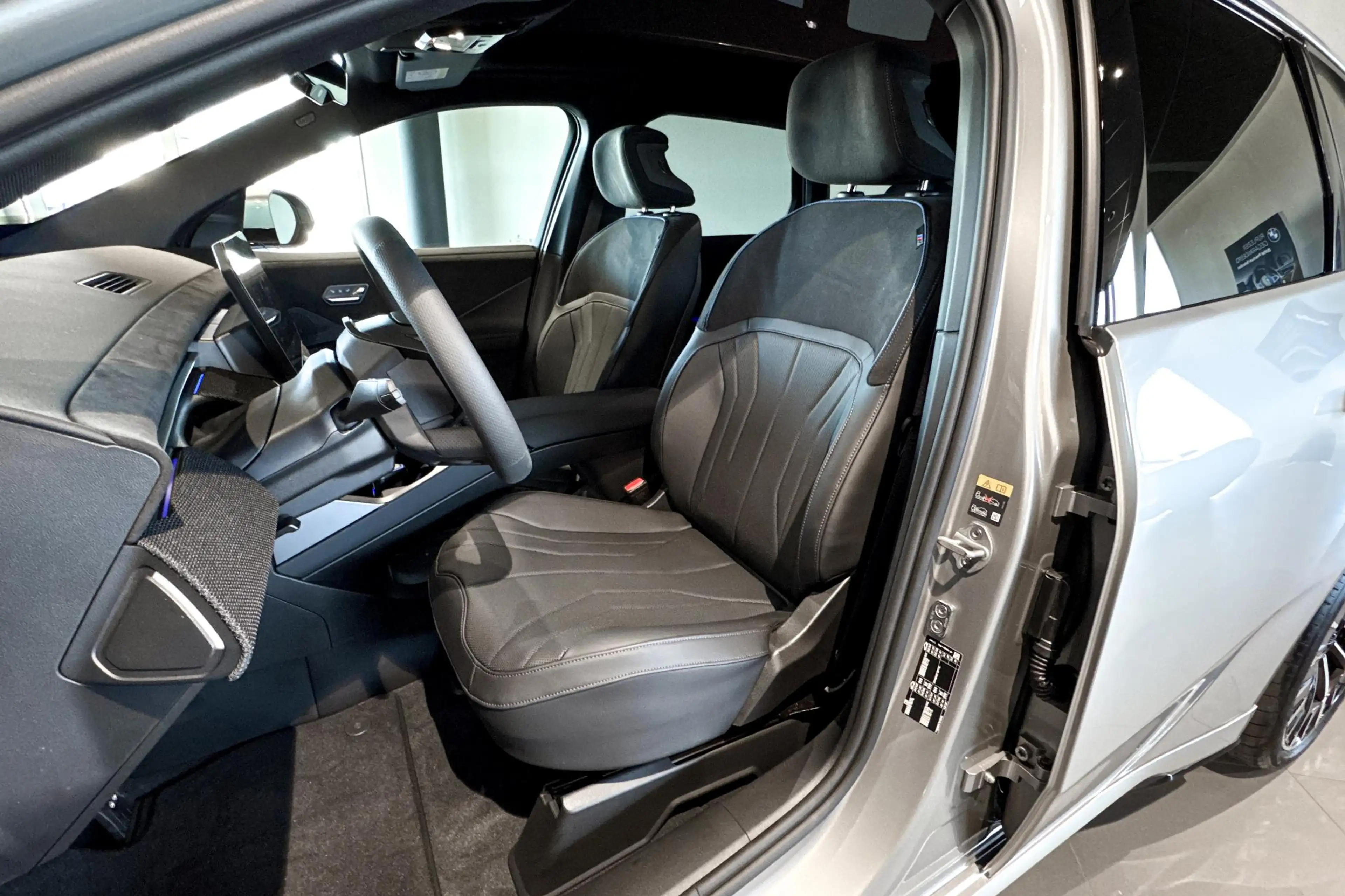 BMW iX3 40 eDrive 83 kWh | M Sport | Glazen Panoramadak | — photo 10