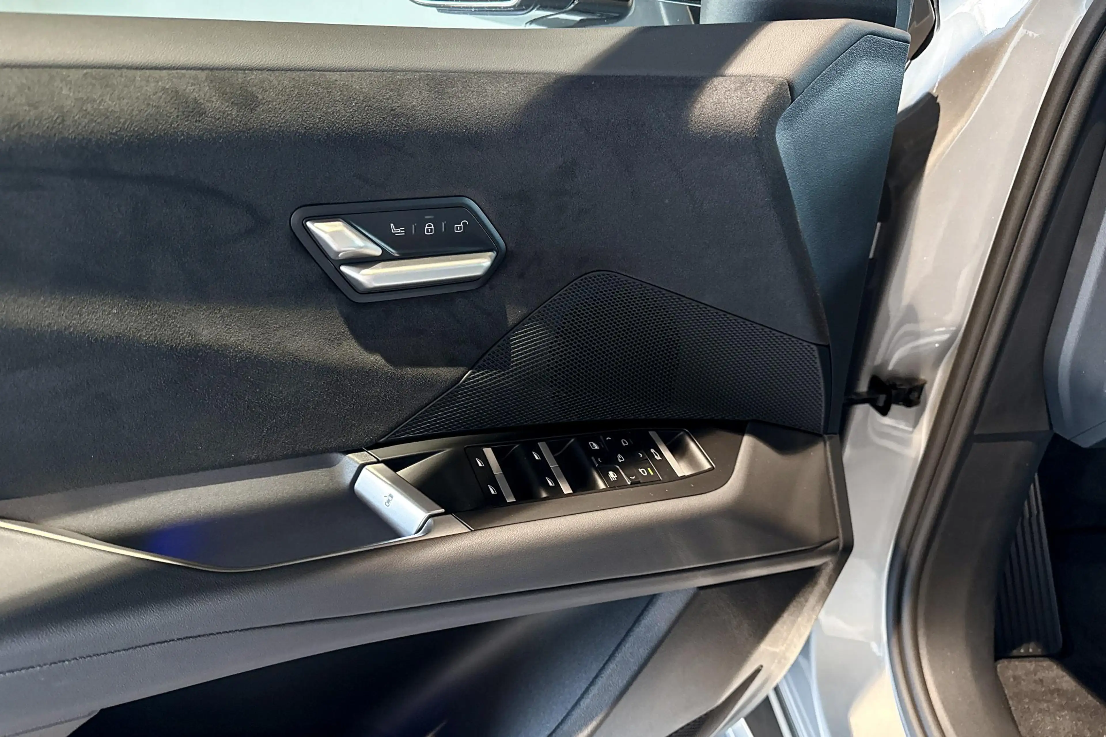 BMW iX3 40 eDrive 83 kWh | M Sport | Glazen Panoramadak | — photo 9