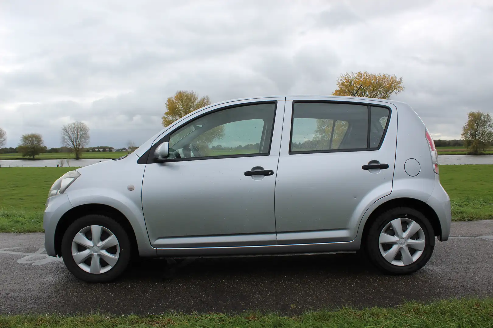 Daihatsu Sirion 1.3-16V Comfort automaat airco  | 40.500 km nap Šedá - 2