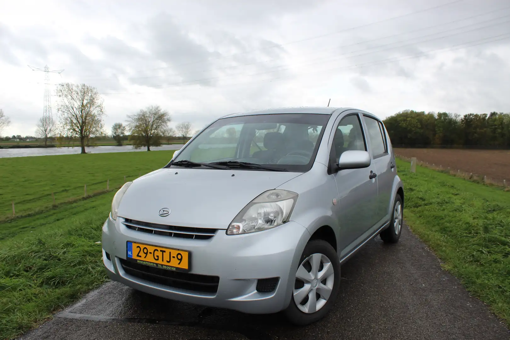 Daihatsu Sirion 1.3-16V Comfort automaat airco  | 40.500 km nap Šedá - 1