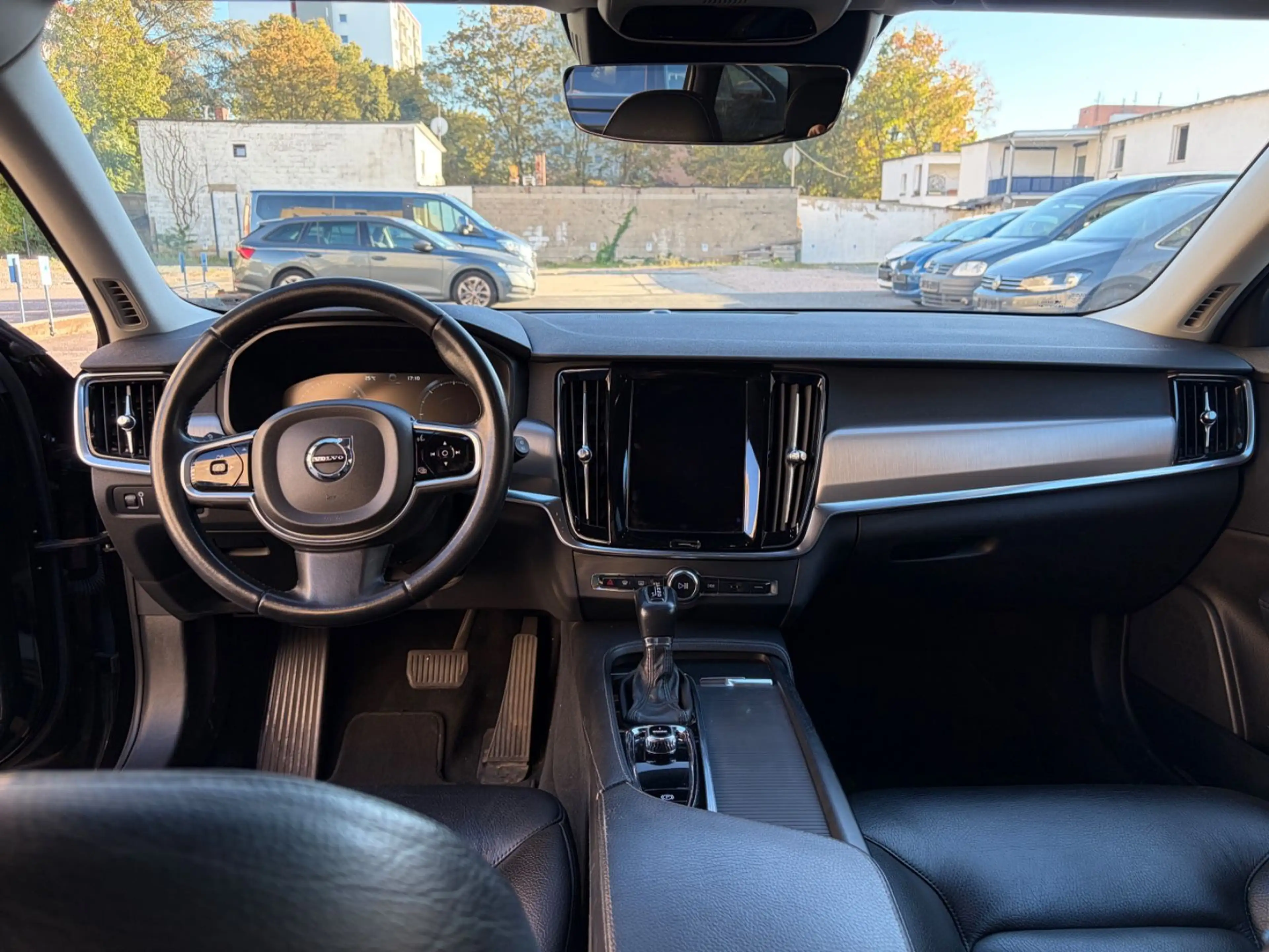 Volvo V90 Kombi Momentum *tolle Ausstattung* — photo 9