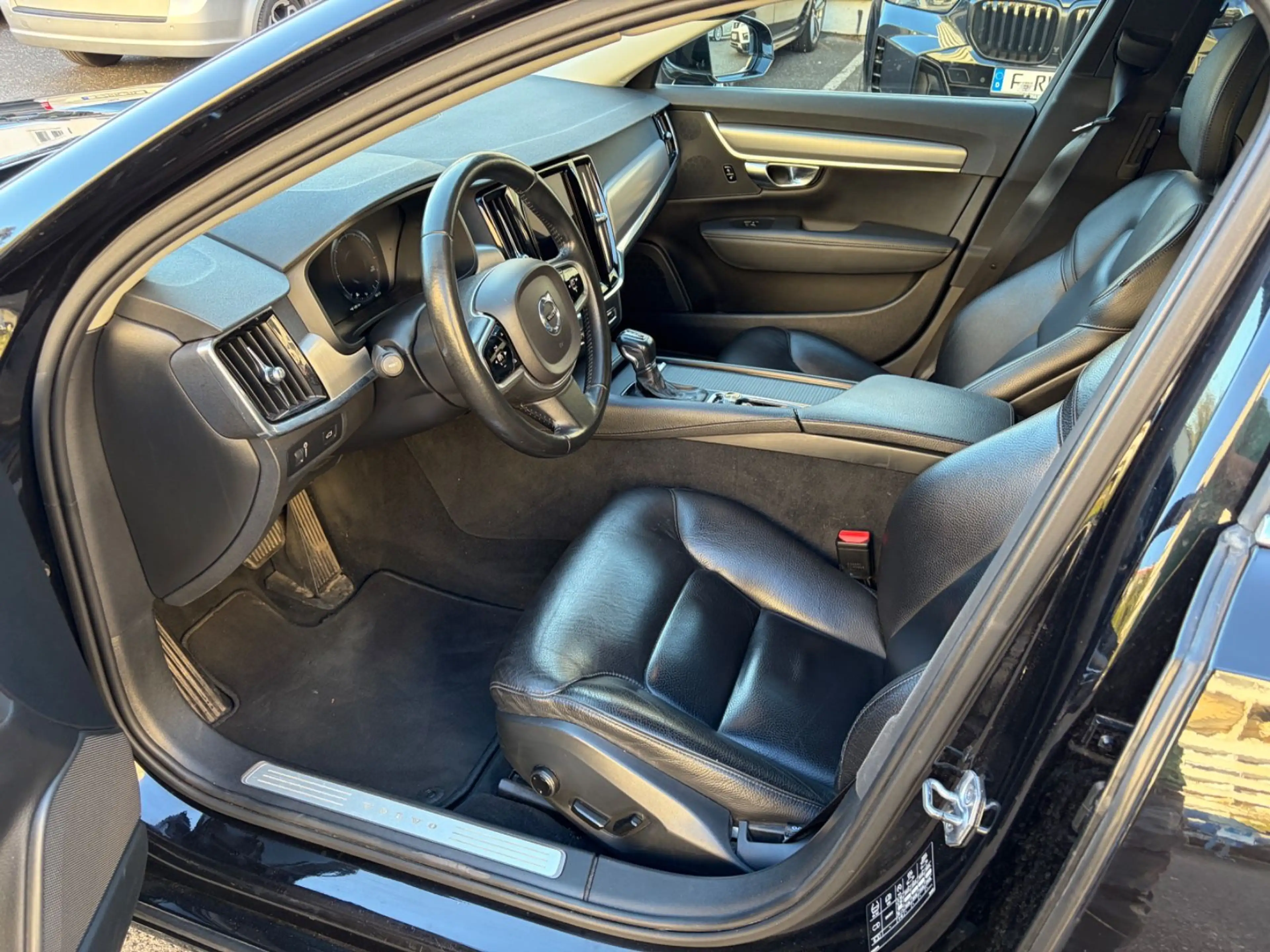 Volvo V90 Kombi Momentum *tolle Ausstattung* — photo 10