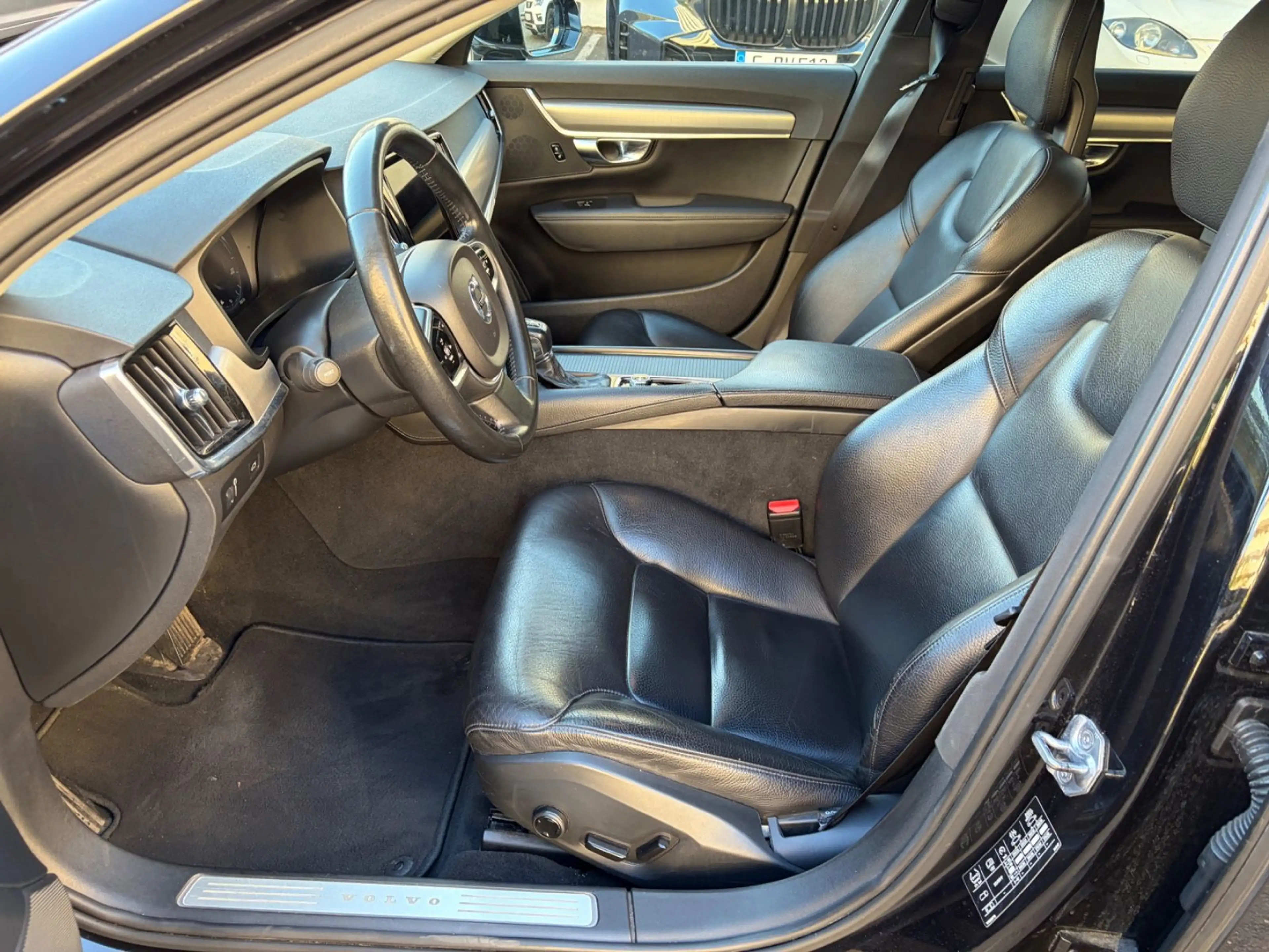 Volvo V90 Kombi Momentum *tolle Ausstattung* — photo 11