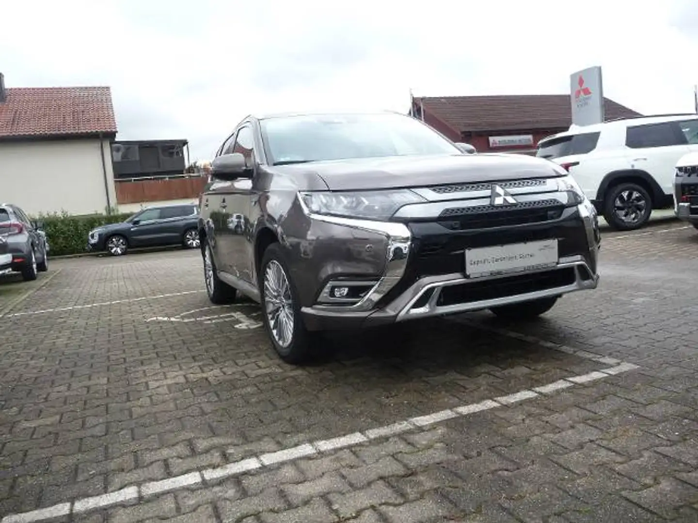 Mitsubishi Outlander Outlander Plug-in Hybrid TOP 2.4 MIVEC 4WD Brun - 2