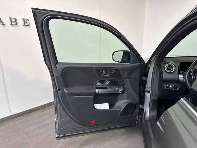 Mercedes-Benz GLB view 6
