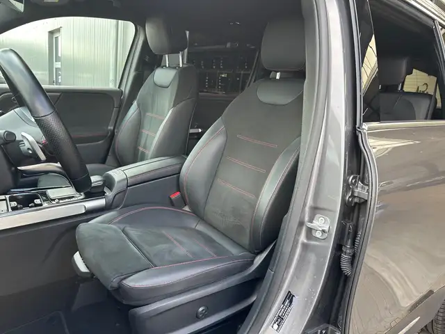 Mercedes-Benz GLB view 12