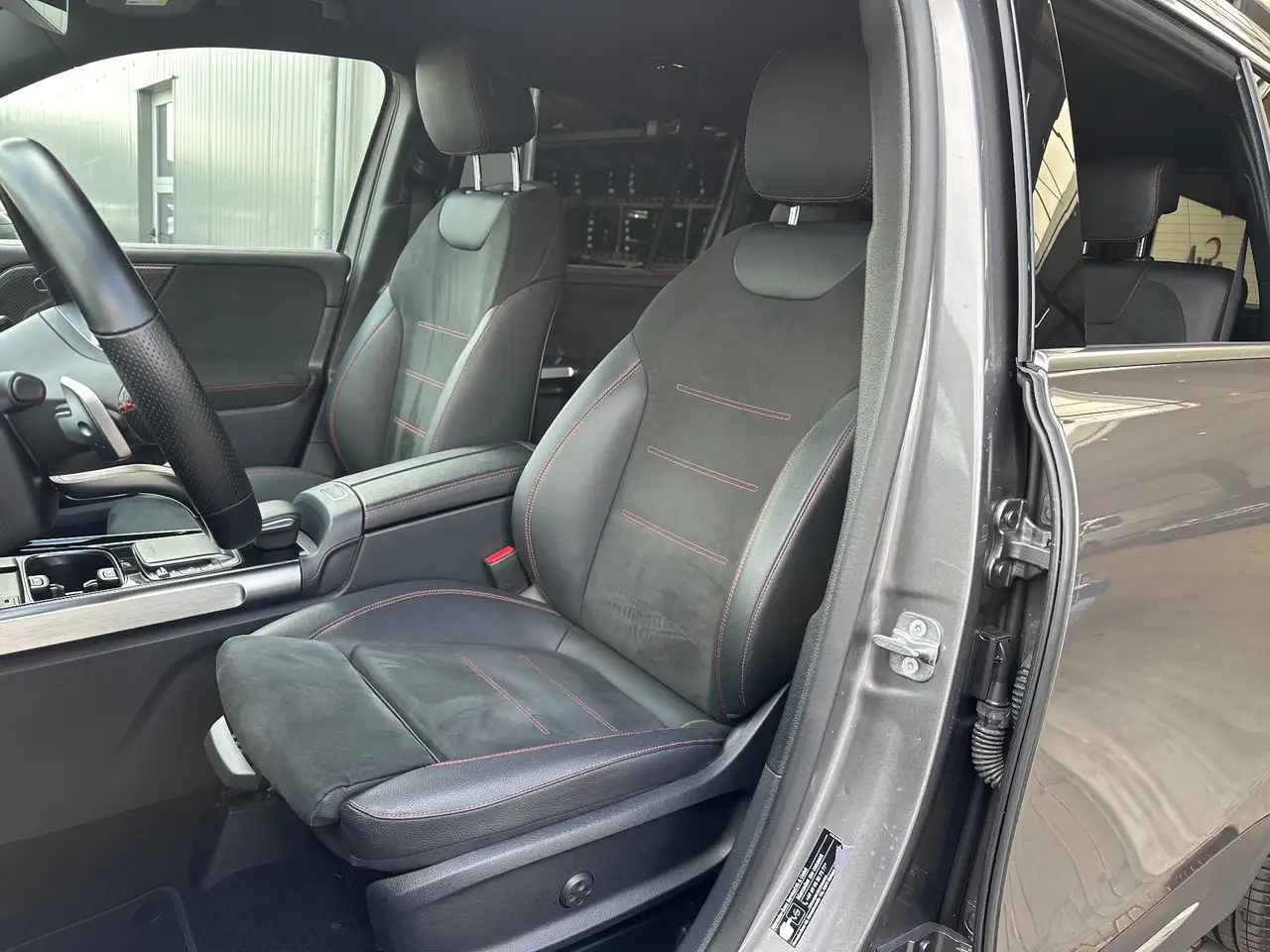 Mercedes-Benz GLB AMG Line NAV+AHK+360GRAD+SHZ+MEMORY+19ZOLL+TOTW, миниатюра 12