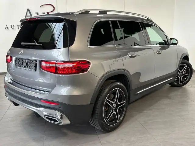 Mercedes-Benz GLB view 4