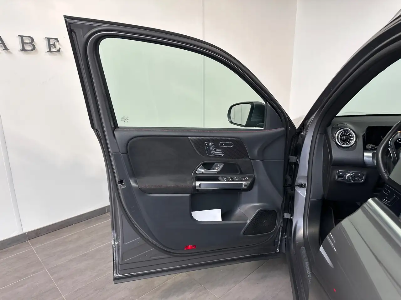 Mercedes-Benz GLB AMG Line NAV+AHK+360GRAD+SHZ+MEMORY+19ZOLL+TOTW, миниатюра 6