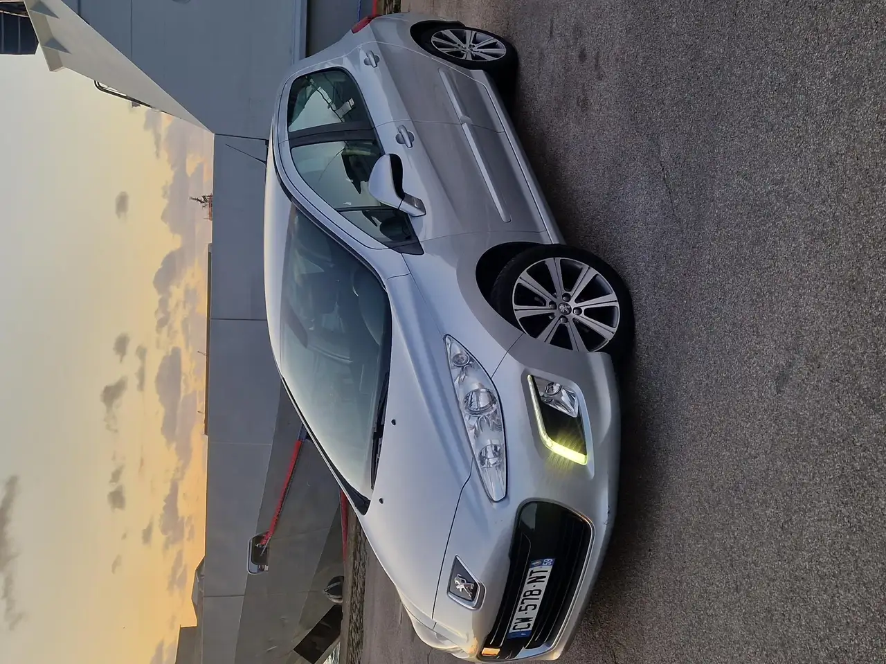 Peugeot 308 1.6 HDi 92ch FAP BVM5 Business Pack