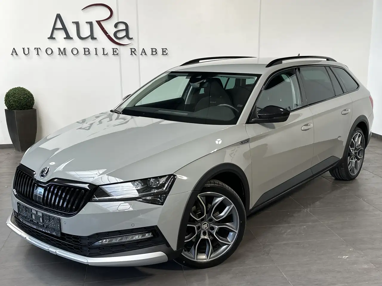 Skoda Superb Combi 2.0 TDI 4x4 DSG Scout NAV+LED+AHK