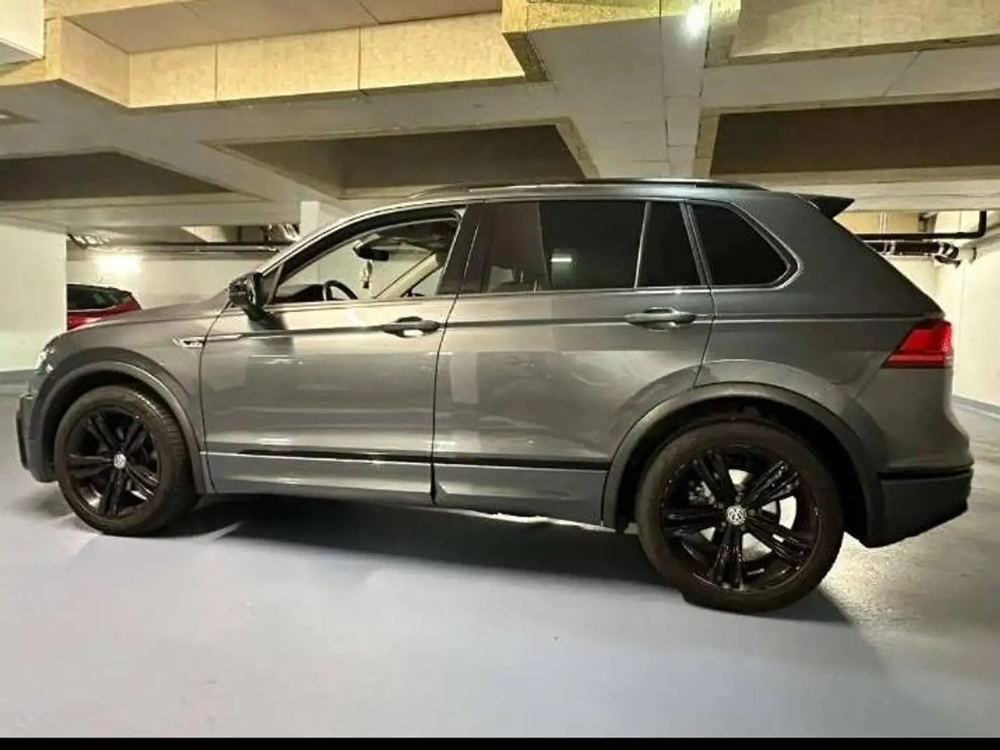 Volkswagen Tiguan Tiguan 2,0 TDI SCR Highline DSG R-LINE Grau - 2