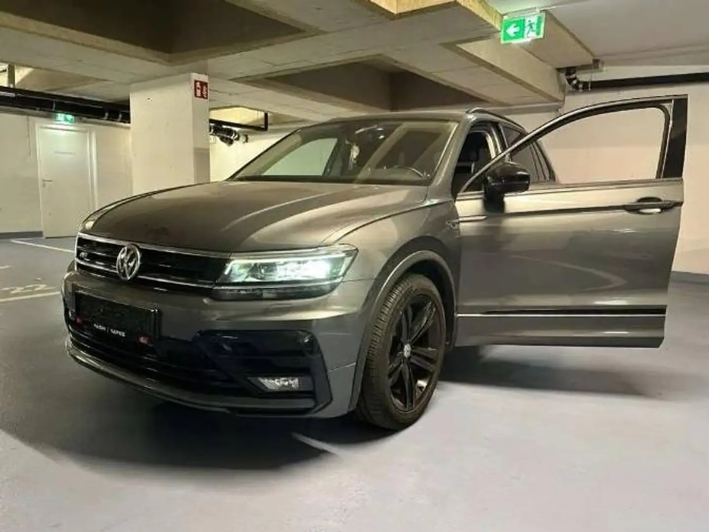Volkswagen Tiguan Tiguan 2,0 TDI SCR Highline DSG R-LINE Grau - 1