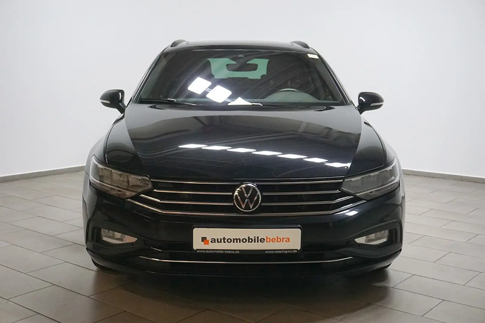 Volkswagen Passat 2.0TDI DSG Business Virtual Pano AHK Schwarz - 2