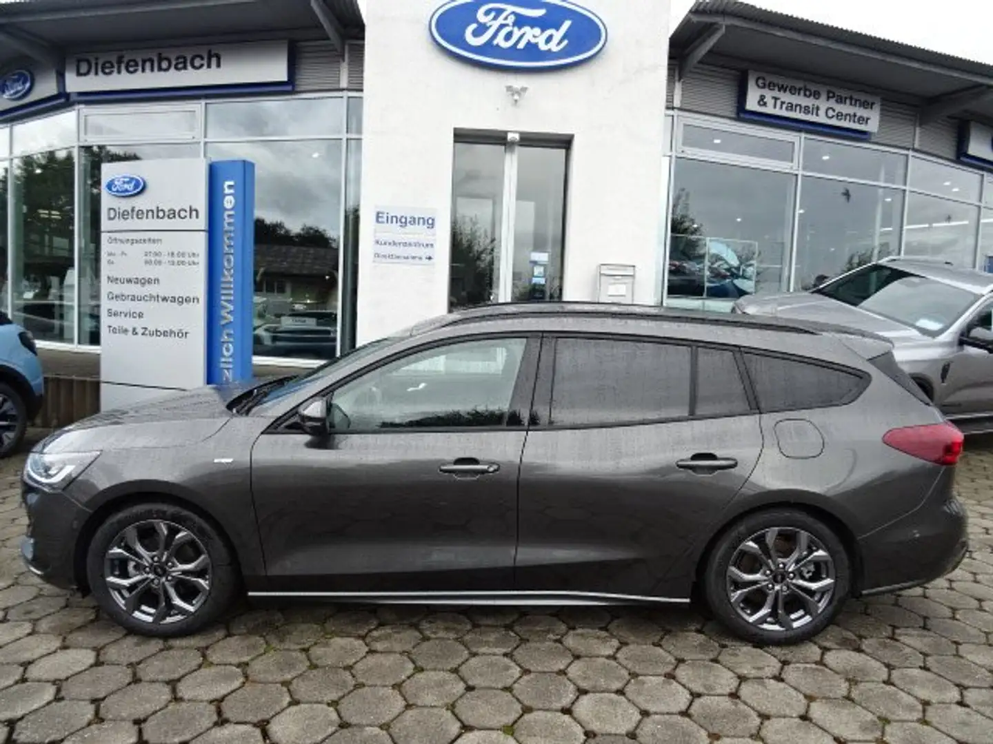 Ford Focus 1.0 Ecoboost Hybrid Turnier ST-Line Autom. Grau - 2