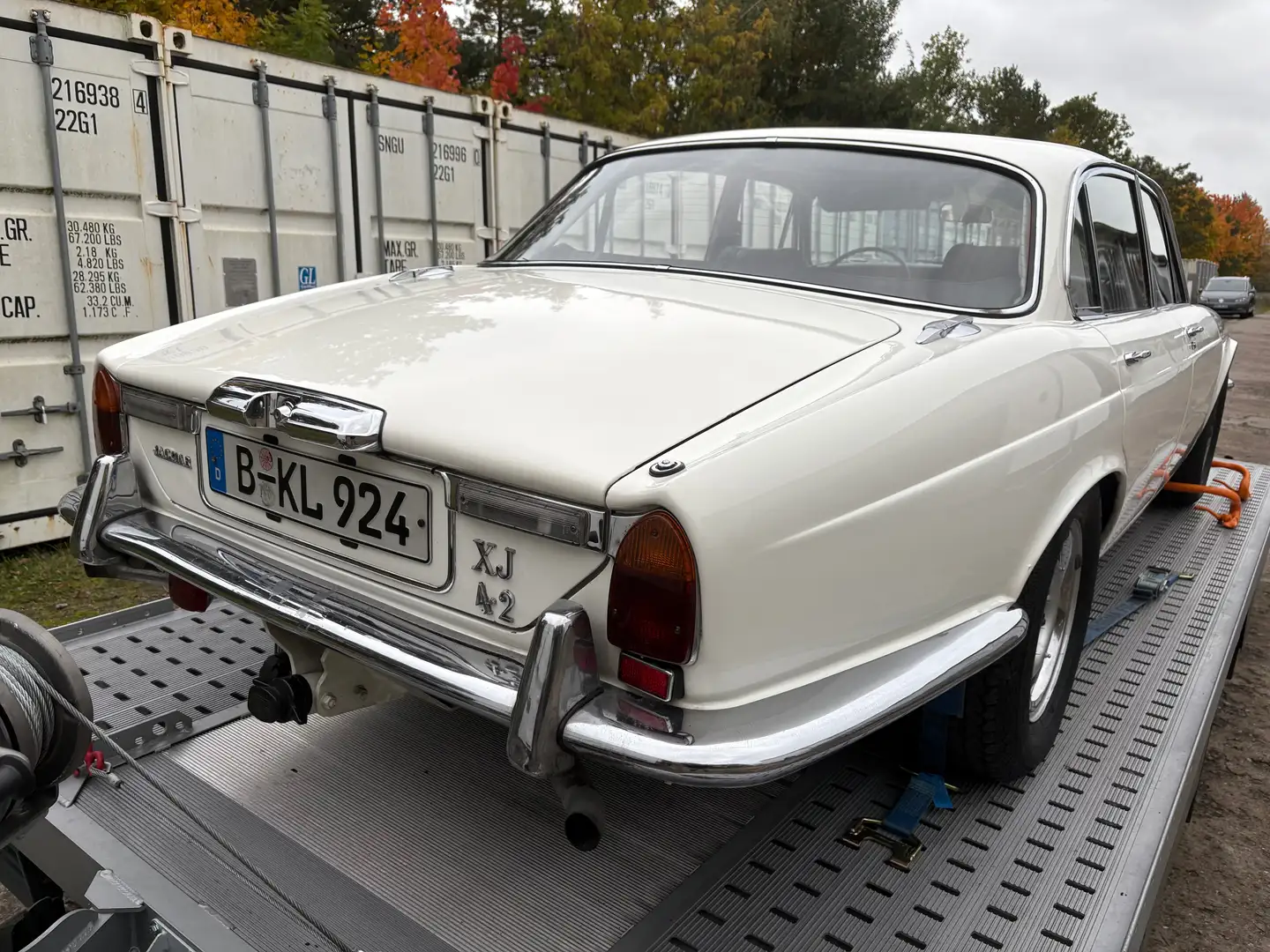 Oldtimer Jaguar XJ 6 Serie 2 Weiß - 2