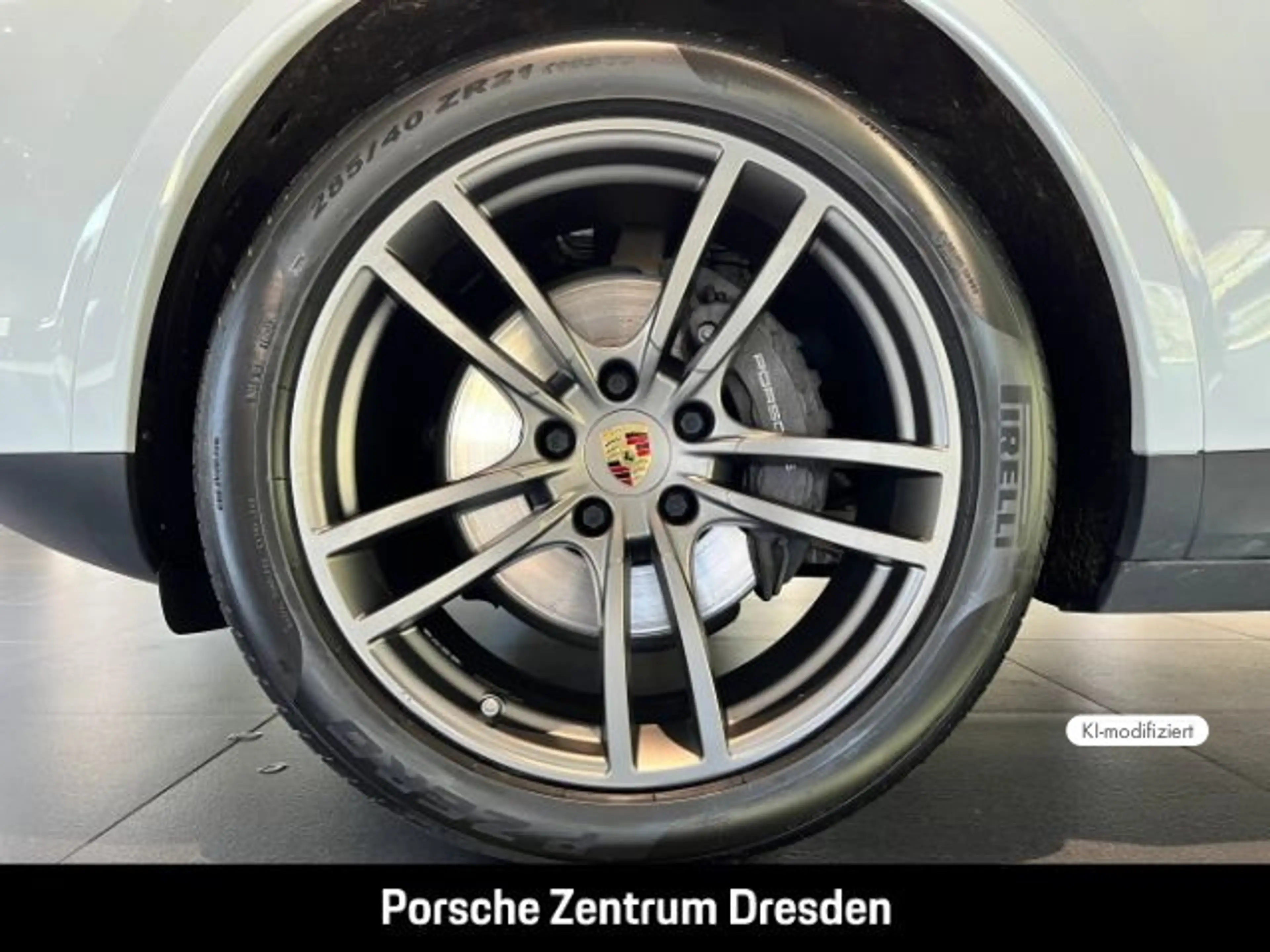 Porsche Cayenne E-Hybrid*Pano*Chrono*BOSE*LED-Matrix — photo 11