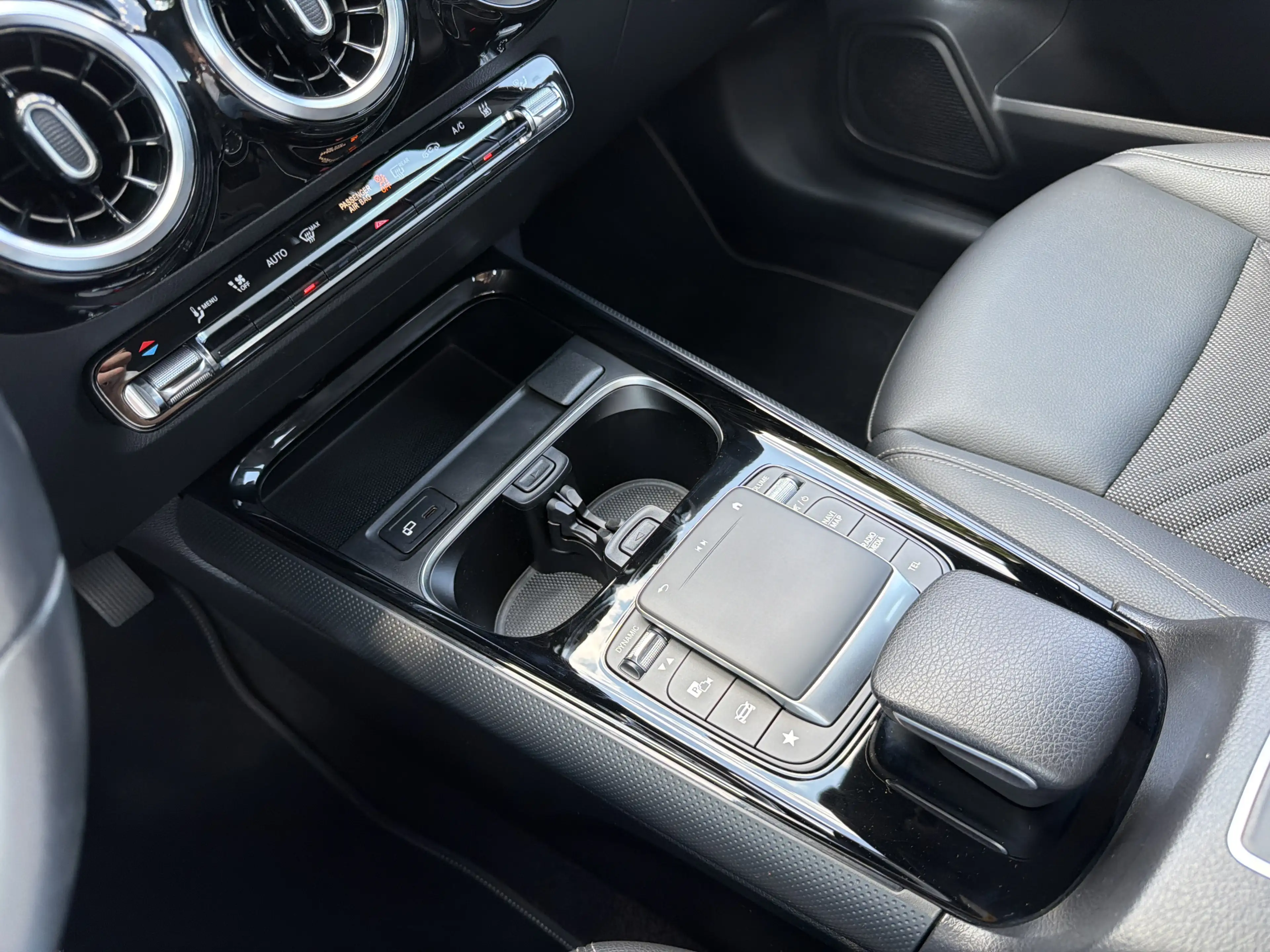 Mercedes-Benz GLA 250 e *MBUX*Navi*Carplay*Park*Digital Tacho — photo 8