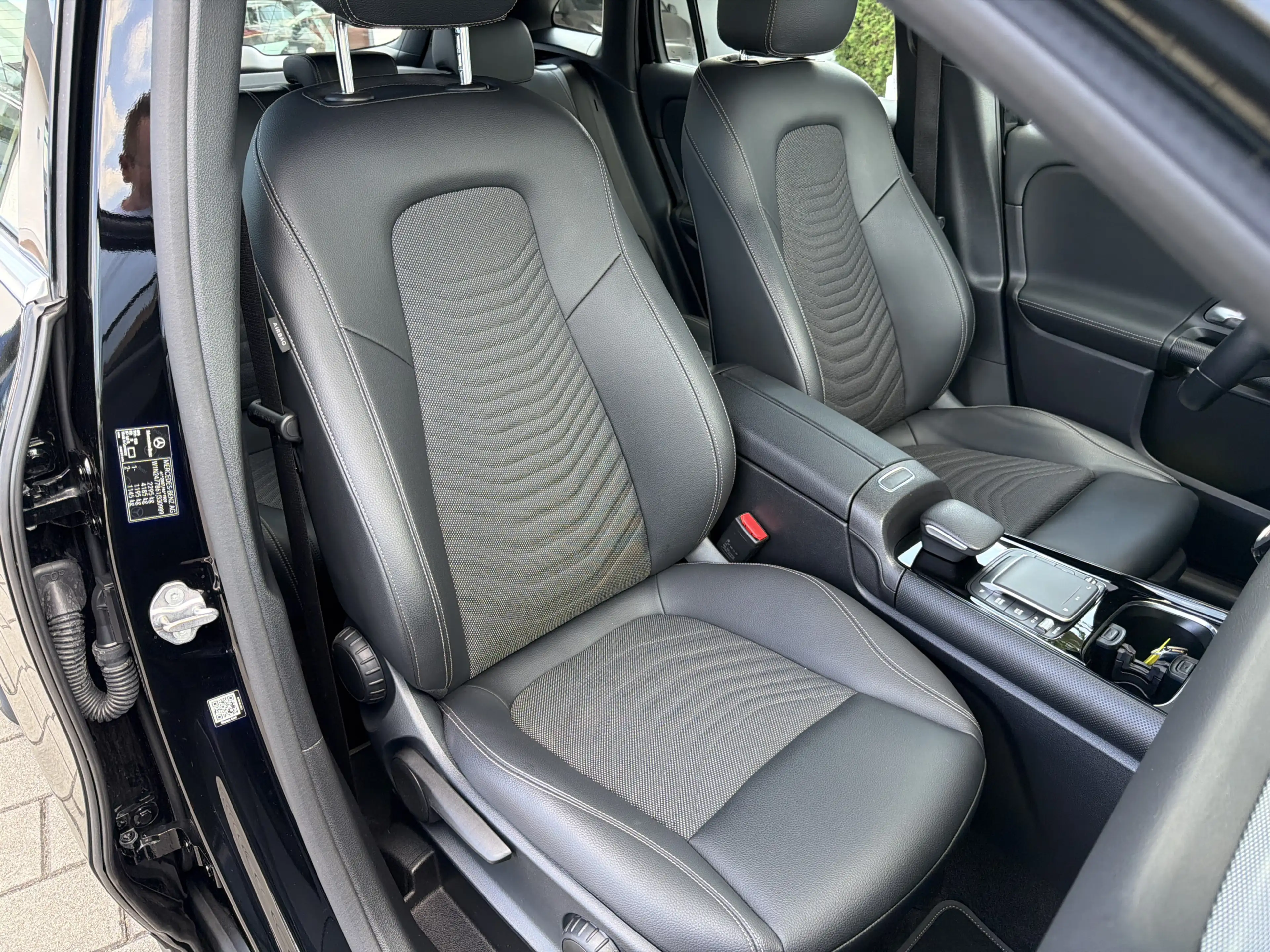 Mercedes-Benz GLA 250 e *MBUX*Navi*Carplay*Park*Digital Tacho — photo 11