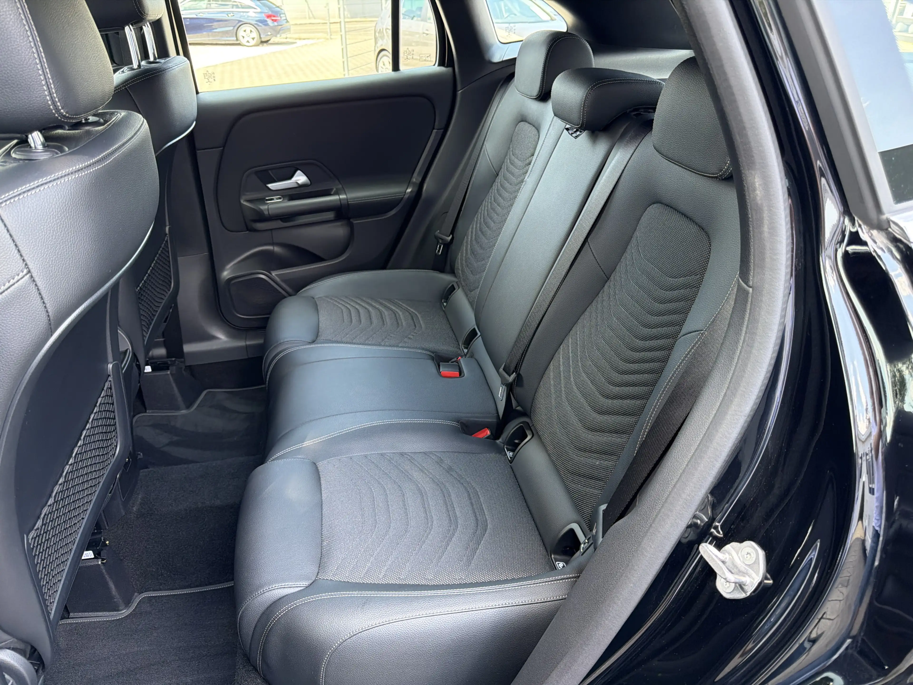 Mercedes-Benz GLA 250 e *MBUX*Navi*Carplay*Park*Digital Tacho — photo 12
