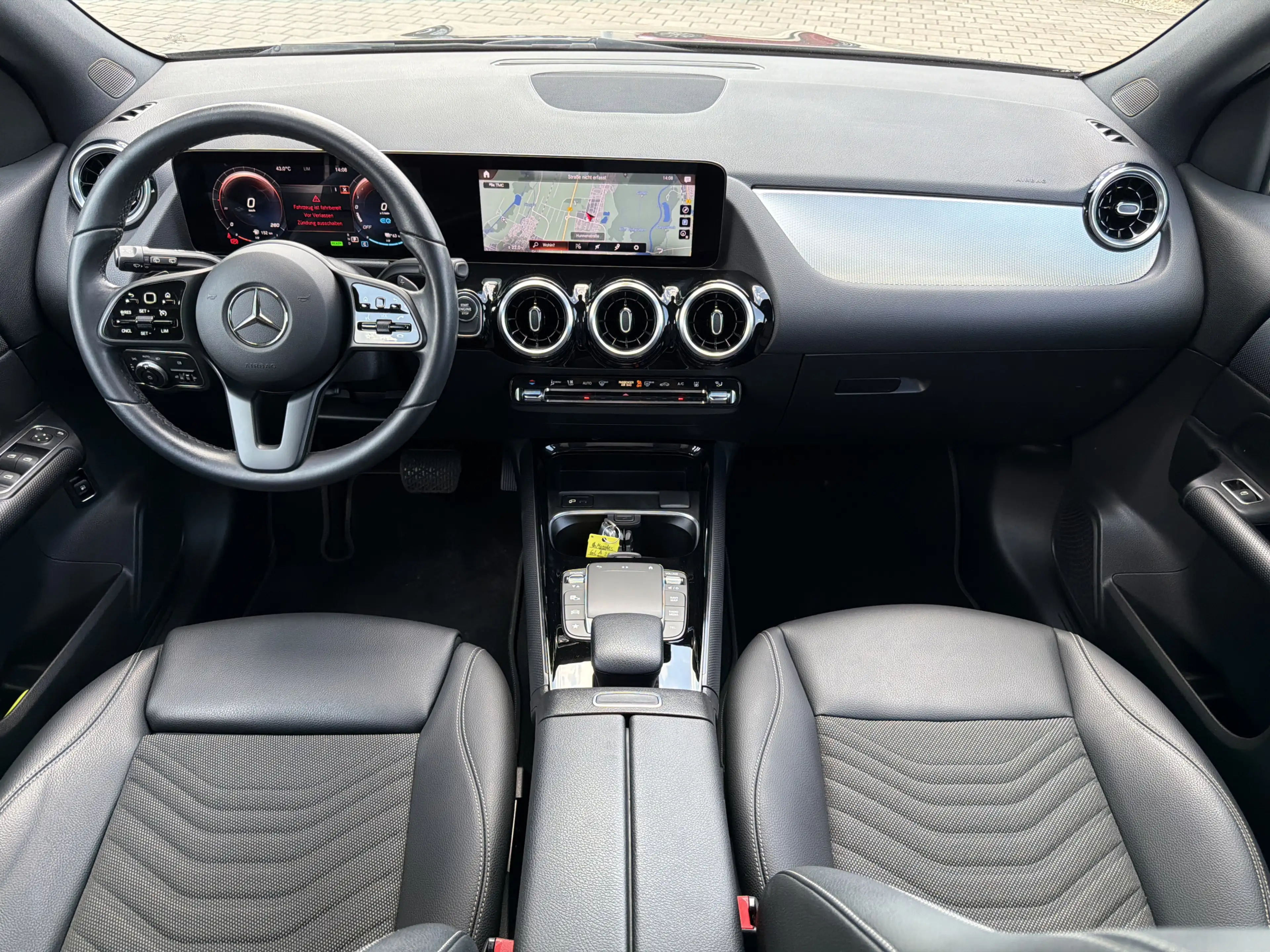 Mercedes-Benz GLA 250 e *MBUX*Navi*Carplay*Park*Digital Tacho — photo 4