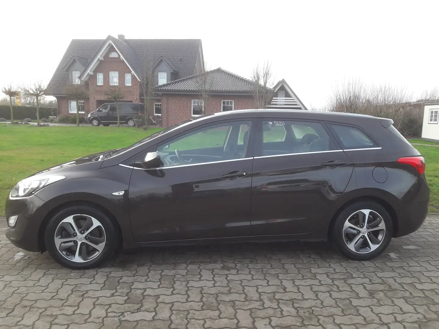Hyundai i30 CW 1,6DCT blue Automatik + Heizb. Lenkrad Braun - 1