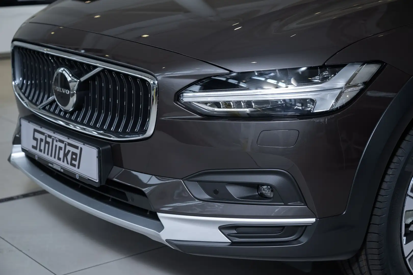Volvo V90 Cross Country B4 Plus AWD Navi Leder Voll-LED ACC Klimaautomatik Grau - 2