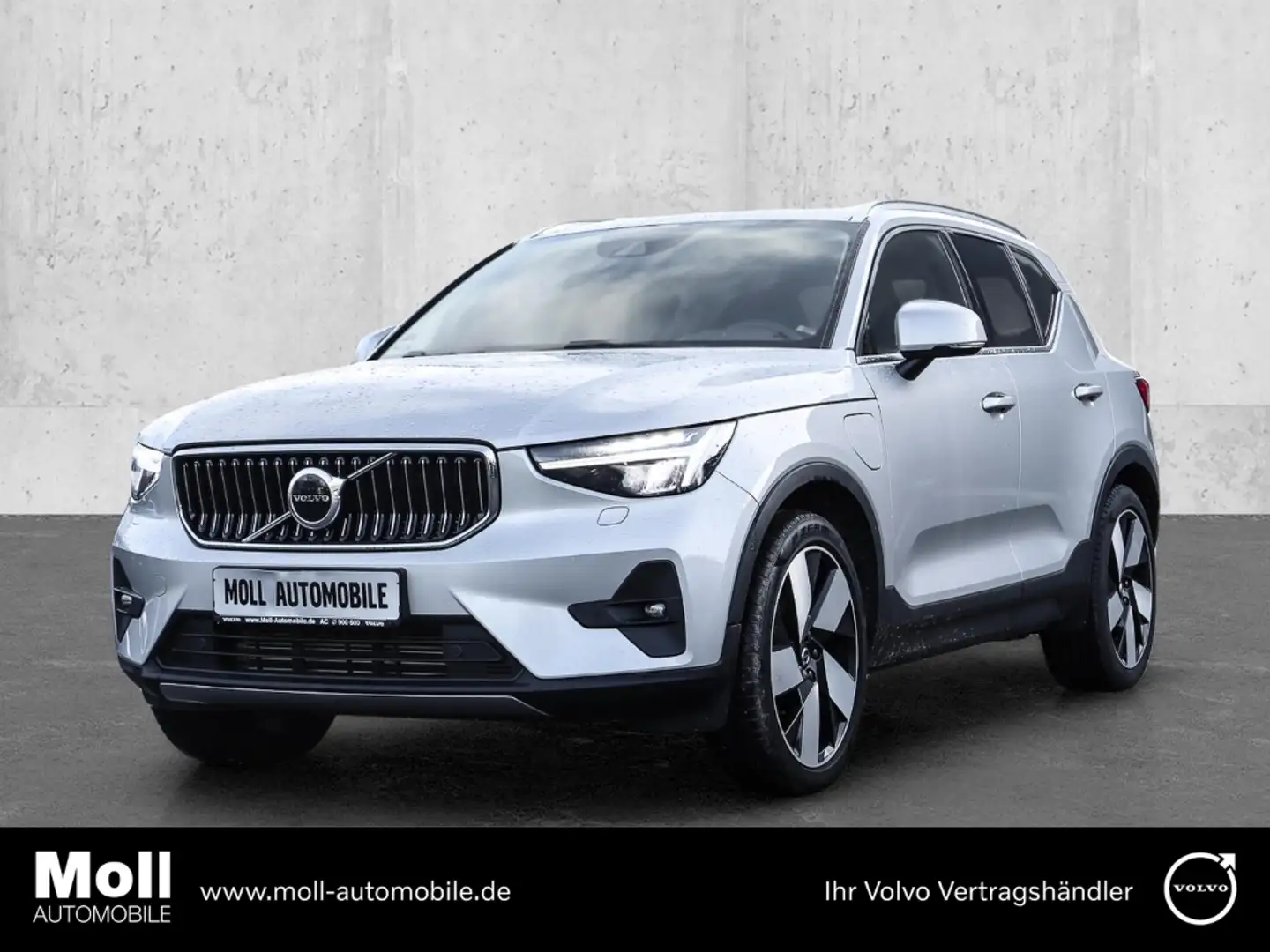 Volvo XC40 Plus Bright Recharge Plug-In Hybrid 2WD StandHZG N Silber - 1