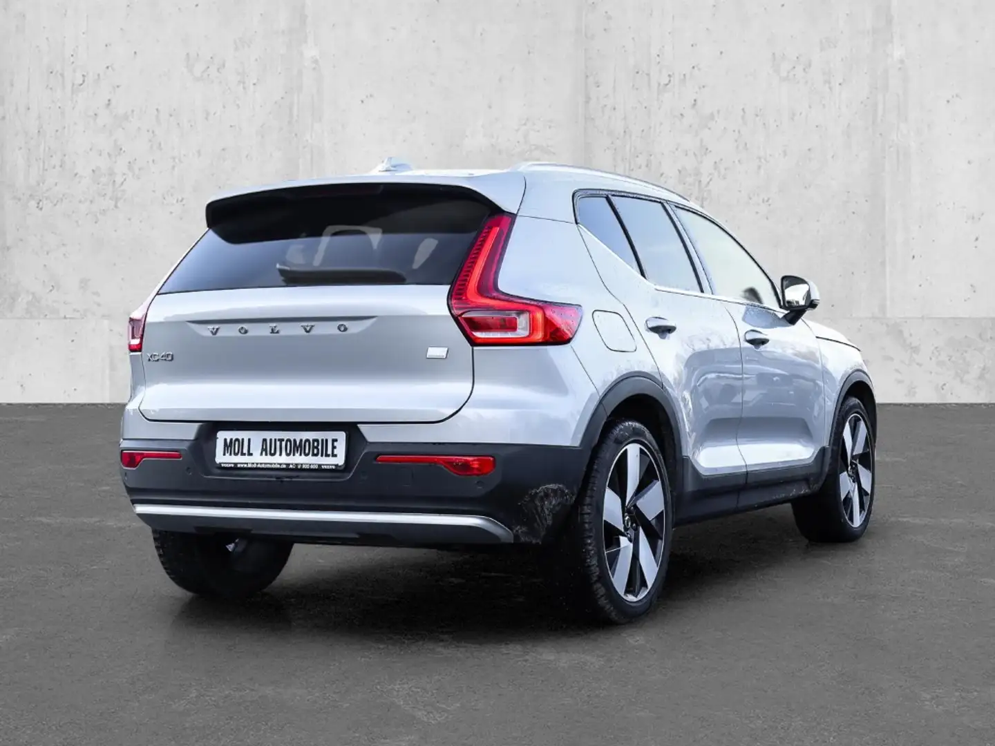 Volvo XC40 Plus Bright Recharge Plug-In Hybrid 2WD StandHZG N Silber - 2