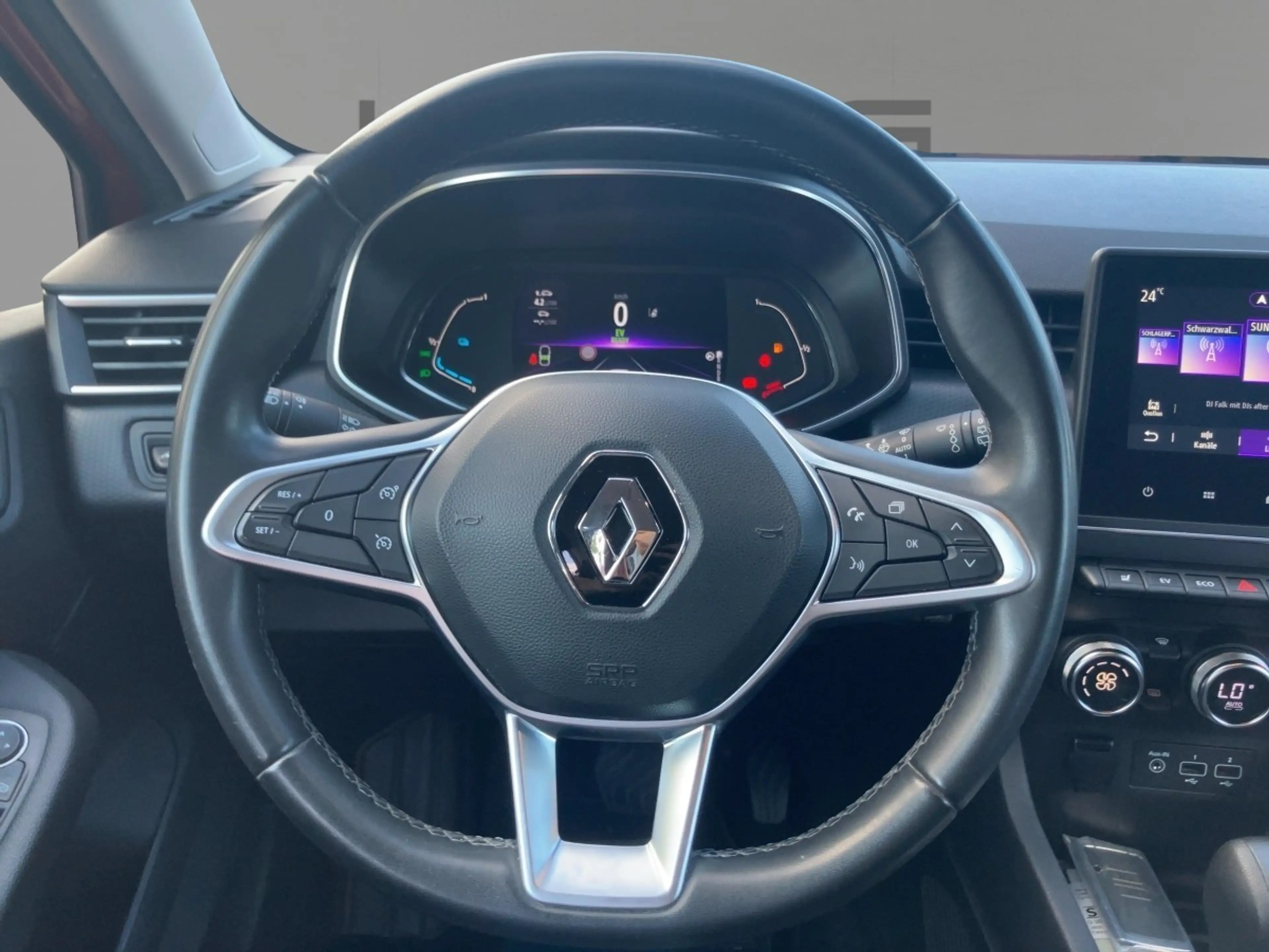 Renault Clio ZEN E-TECH 140 PS — photo 10