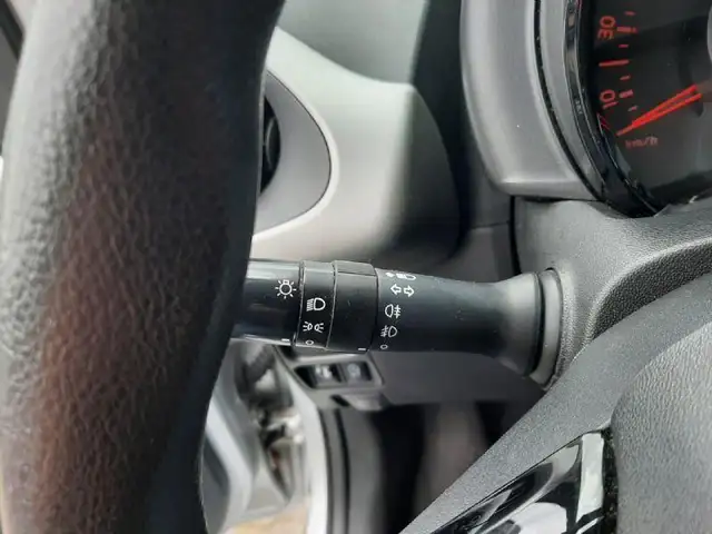 Peugeot 108 view 11