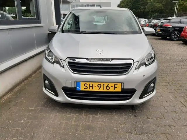 Peugeot 108 view 3