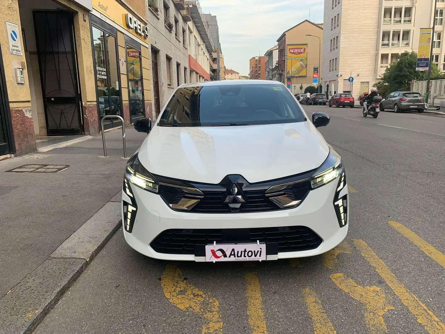 Mitsubishi Colt Colt 1.6L Full Hybrid Instyle (PROMO) Weiß - 2
