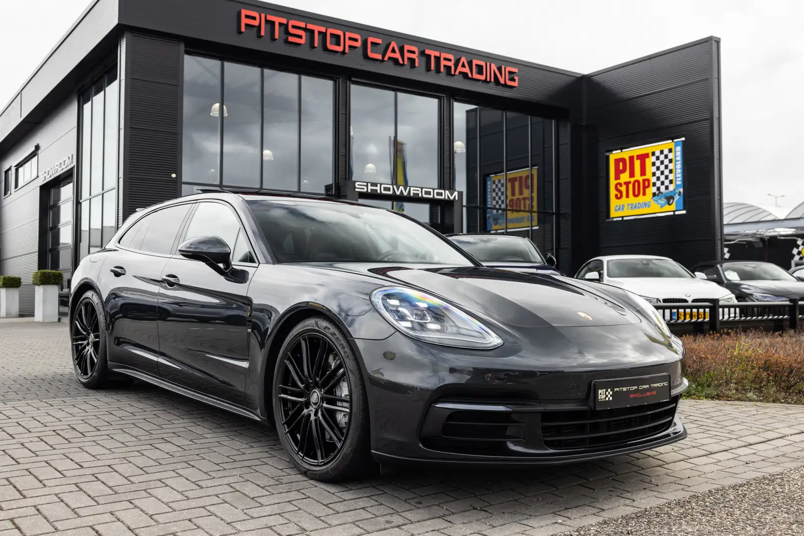 Porsche Panamera Sport Turismo 3.0 4, 331 PK, Pano, Luchtvering, PD Gris - 1