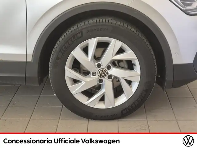 Volkswagen Tiguan view 24