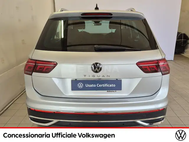 Volkswagen Tiguan view 5