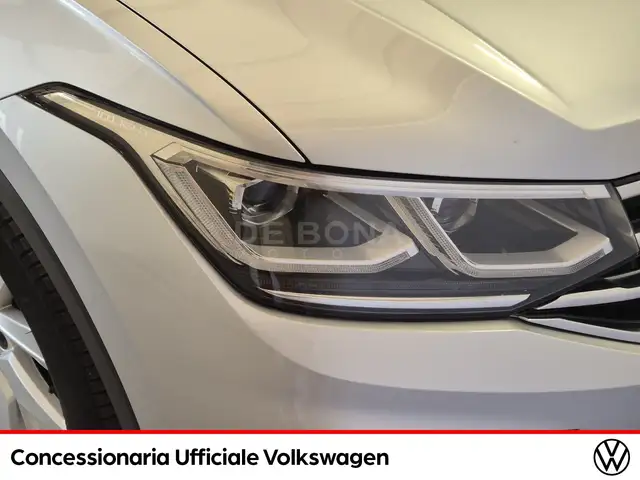 Volkswagen Tiguan view 23