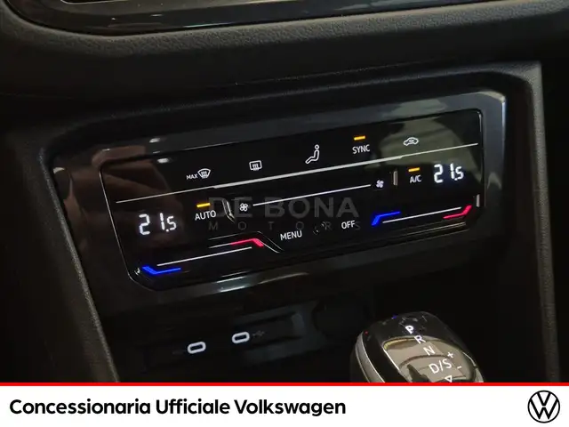 Volkswagen Tiguan view 12