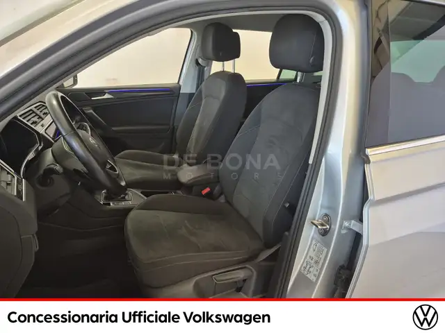 Volkswagen Tiguan view 6