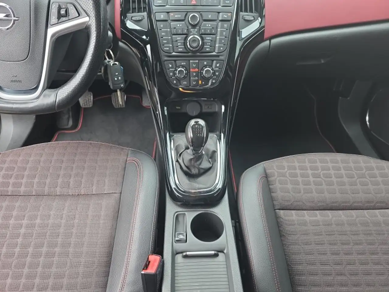 Opel Astra Astra GTC — photo 10 sur 30