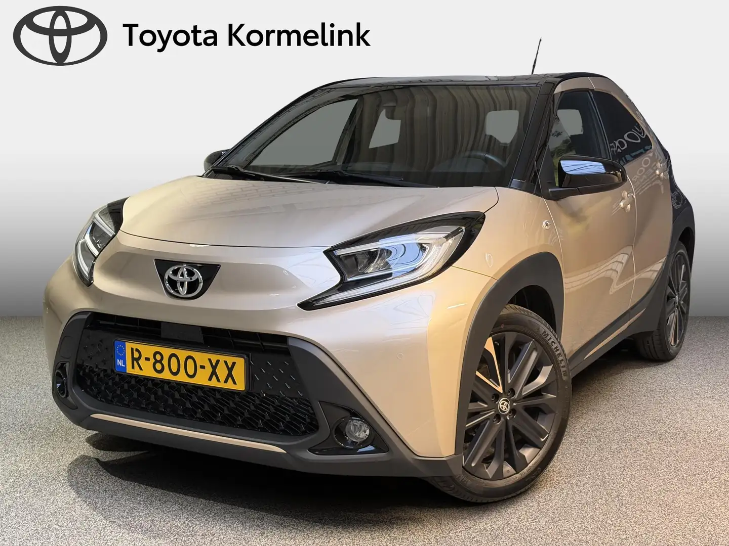 Toyota Aygo X 1.0 VVT-i S-CVT Premium automaat Brun - 1