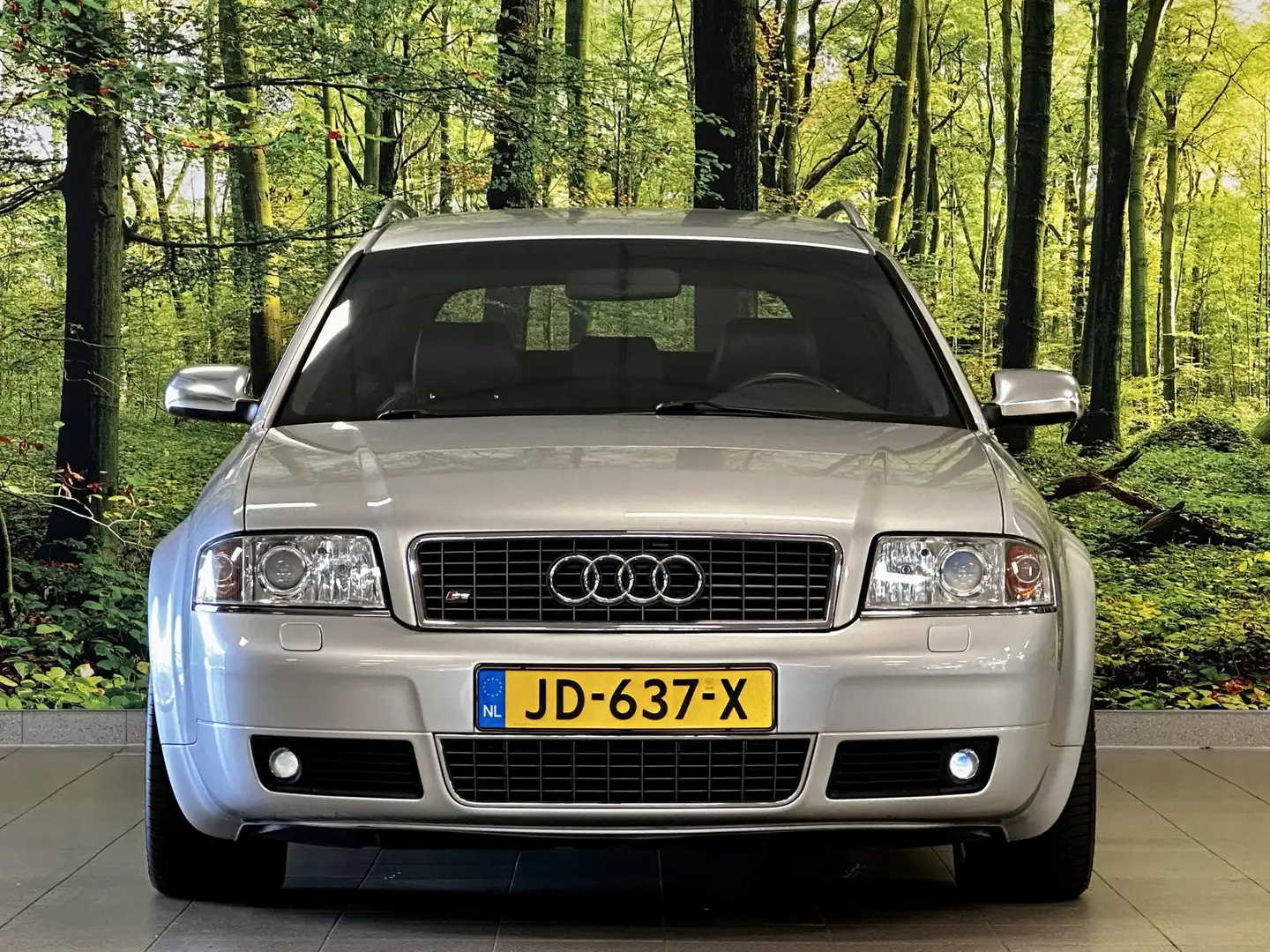 Audi S6 Avant 4.2 quattro S6 | 7 Persoons | 8 Cilinder | 3 Šedá - 2